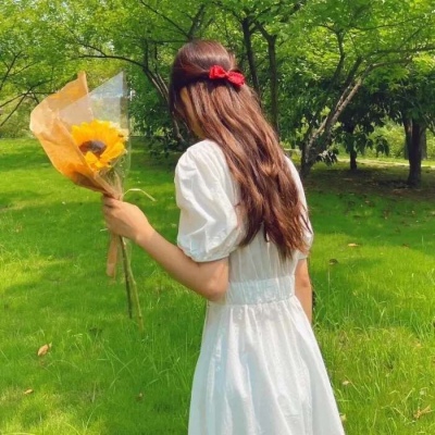 头像背影女生气质范真实_头像背影女生气质范短发_qq头像女生背影